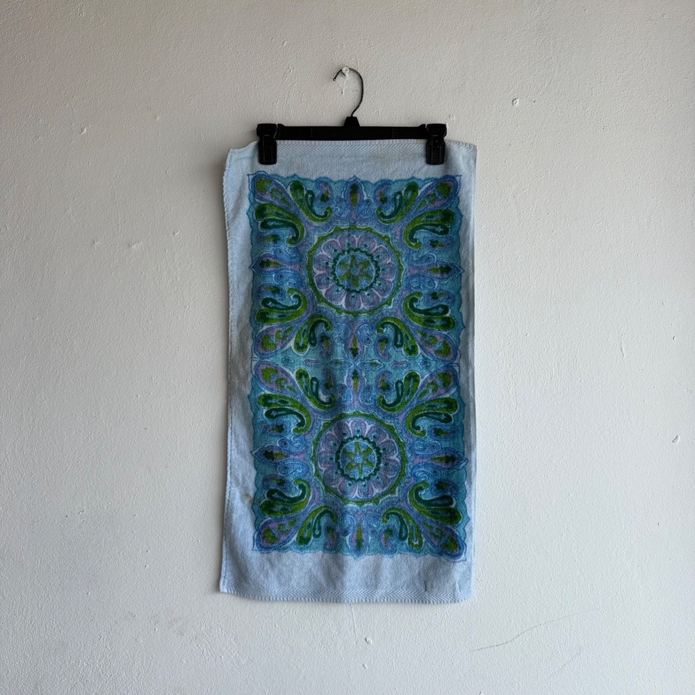 Vintage Cannon Royal Family‎ Psychedelic Floral Hand Towel Made In USA Retro